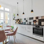 Lady On The Lane- 2 Bed Primrose Hill