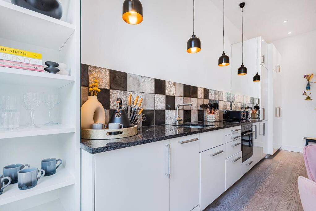 Lady On The Lane- 2 Bed Primrose Hill * Londres